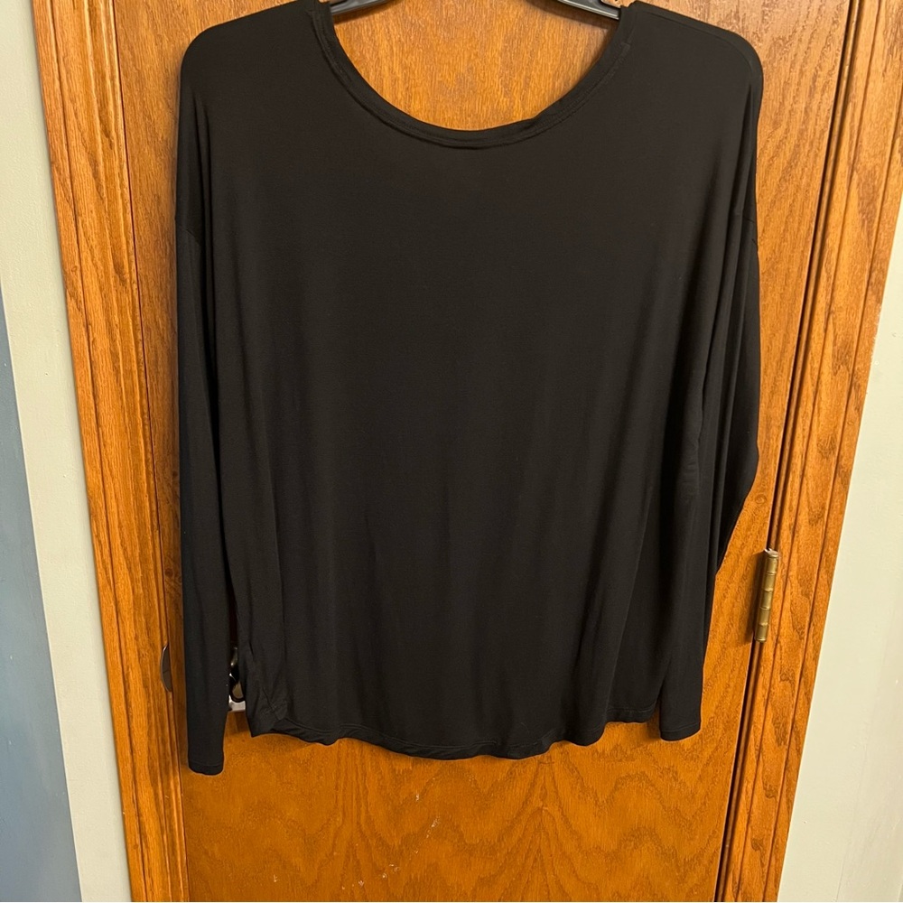 PINK Victoria's Secret Classic Black Long Sleeve Tee - Picture 4 of 4